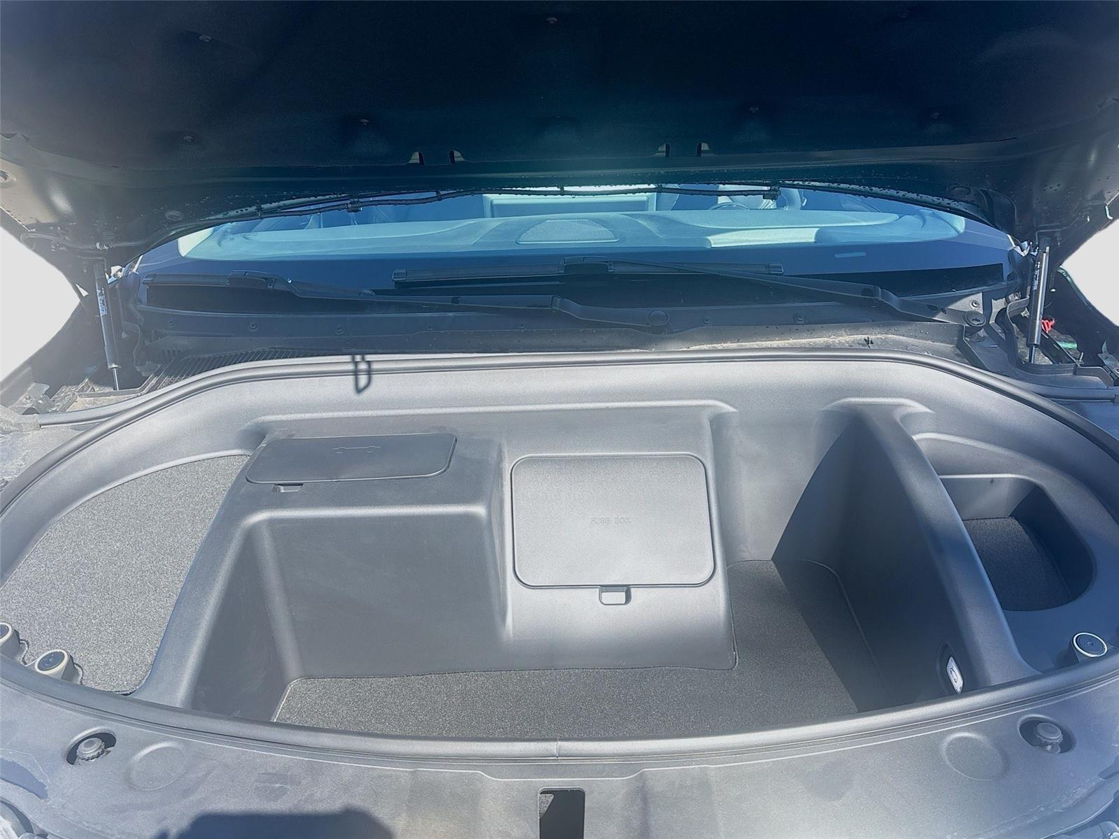 2025 VinFast VF 8 Eco