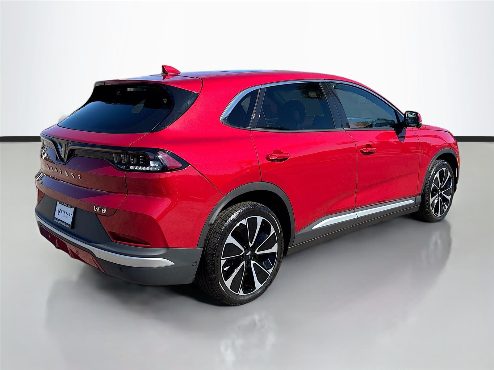 2025 VinFast VF 8 Plus