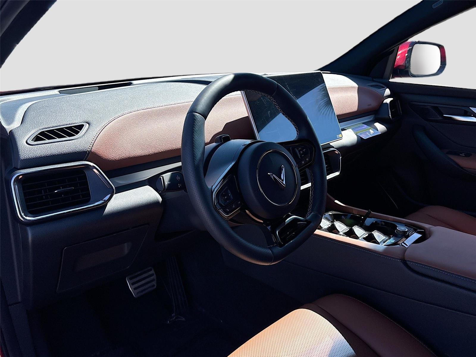 2025 VinFast VF 8 Plus