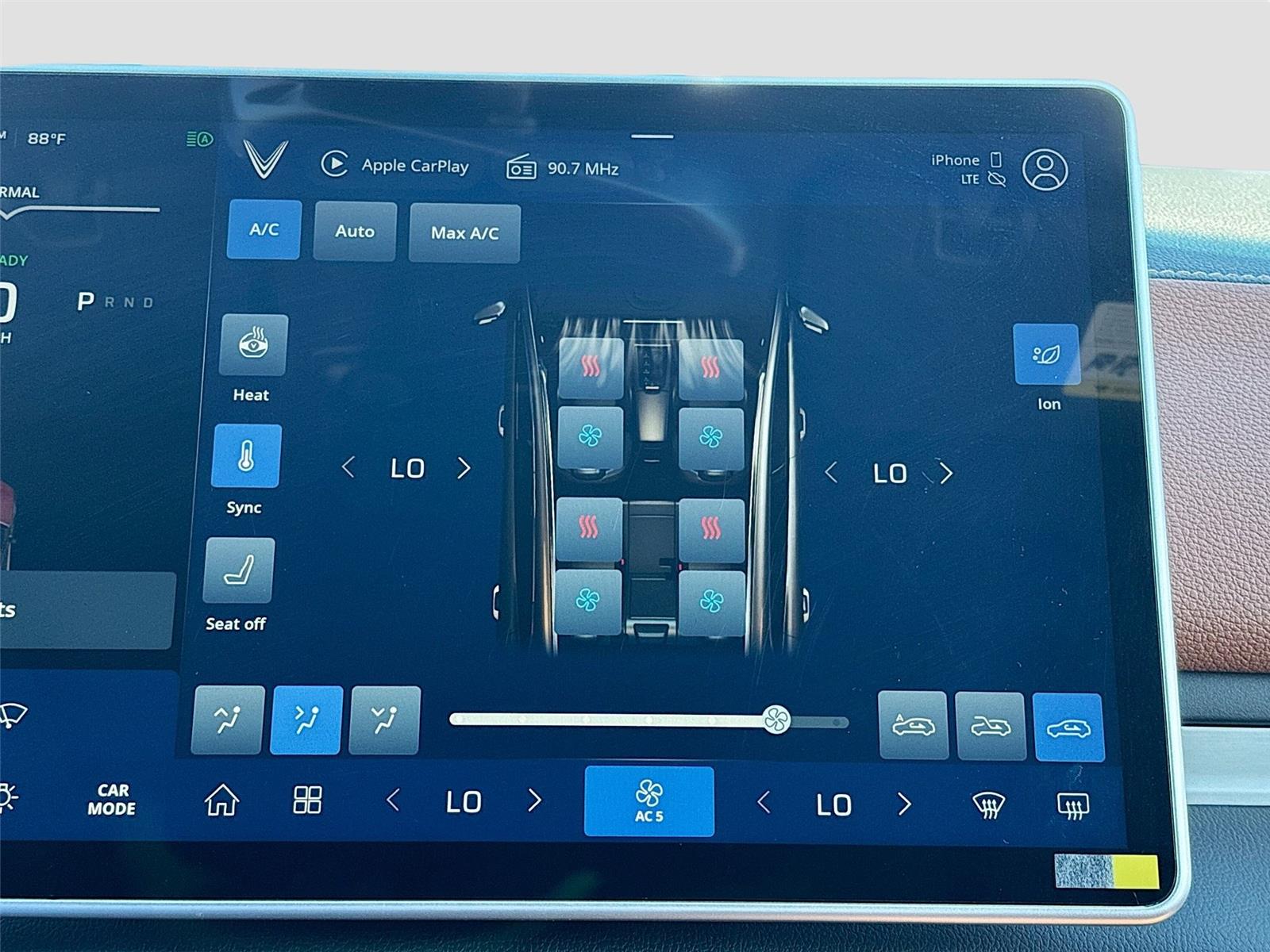 2025 VinFast VF 8 Plus