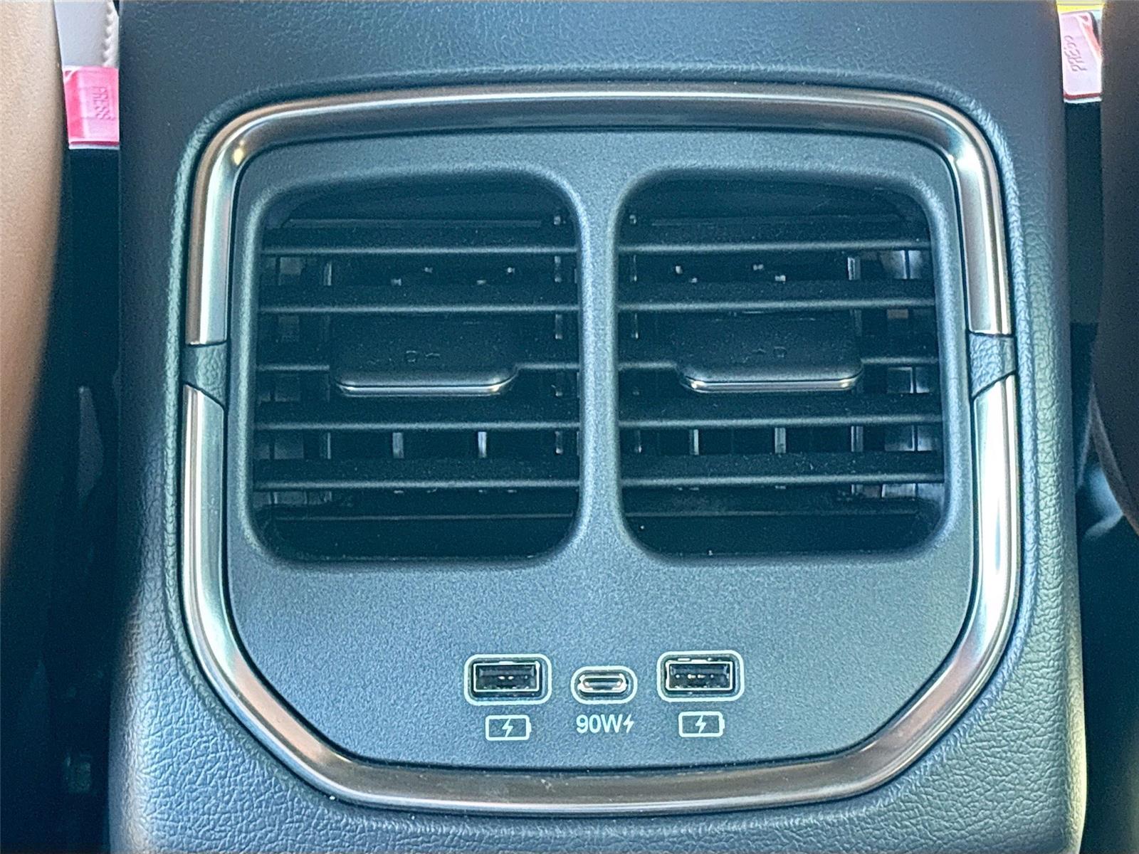 2025 VinFast VF 8 Plus