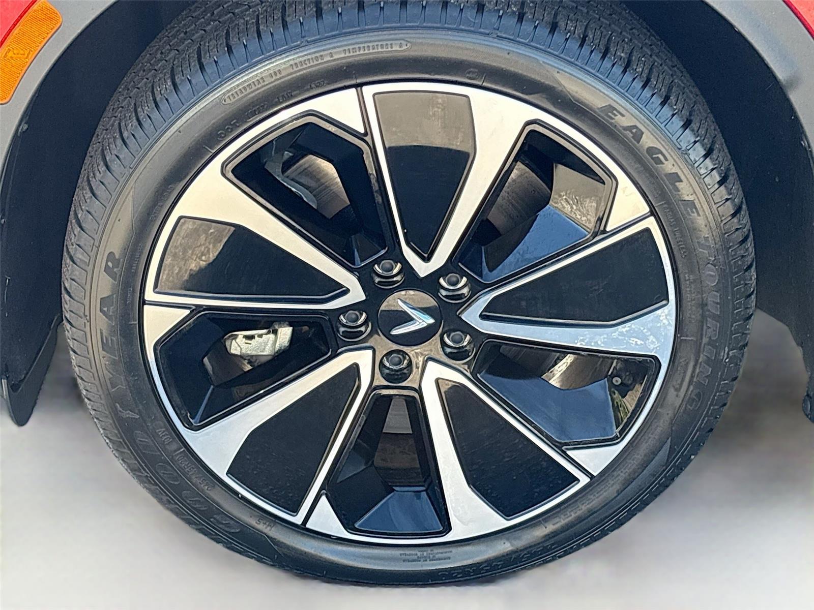 2025 VinFast VF 8 Plus