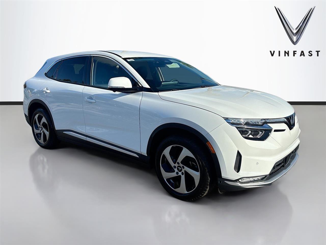 2025 VinFast VF 8 Eco