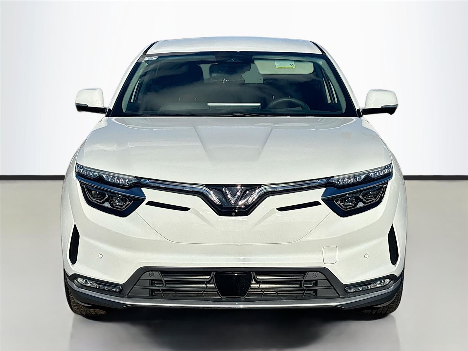 2025 VinFast VF 8 Eco