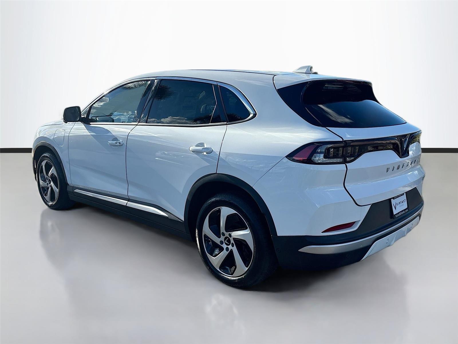 2025 VinFast VF 8 Eco