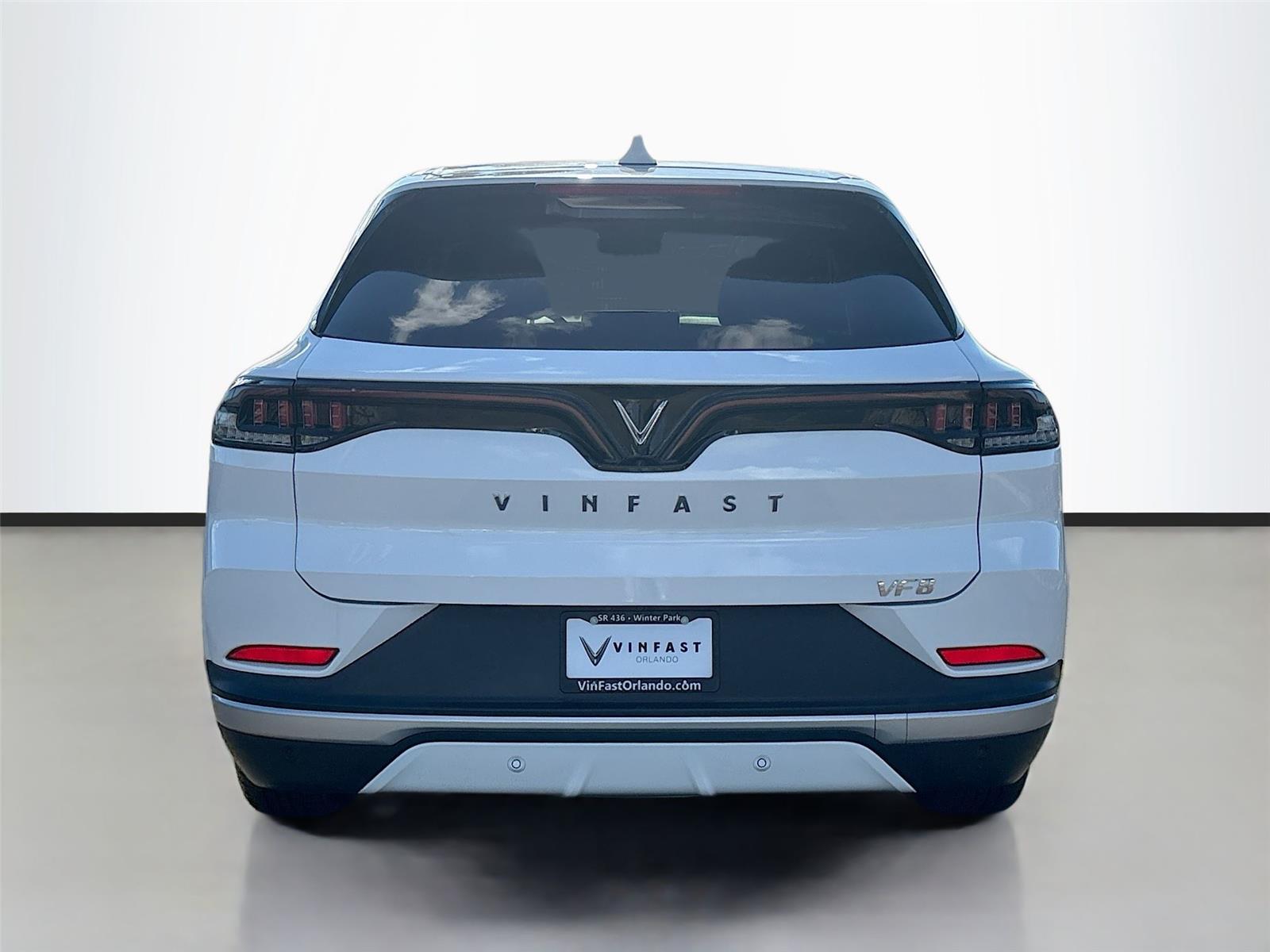 2025 VinFast VF 8 Eco