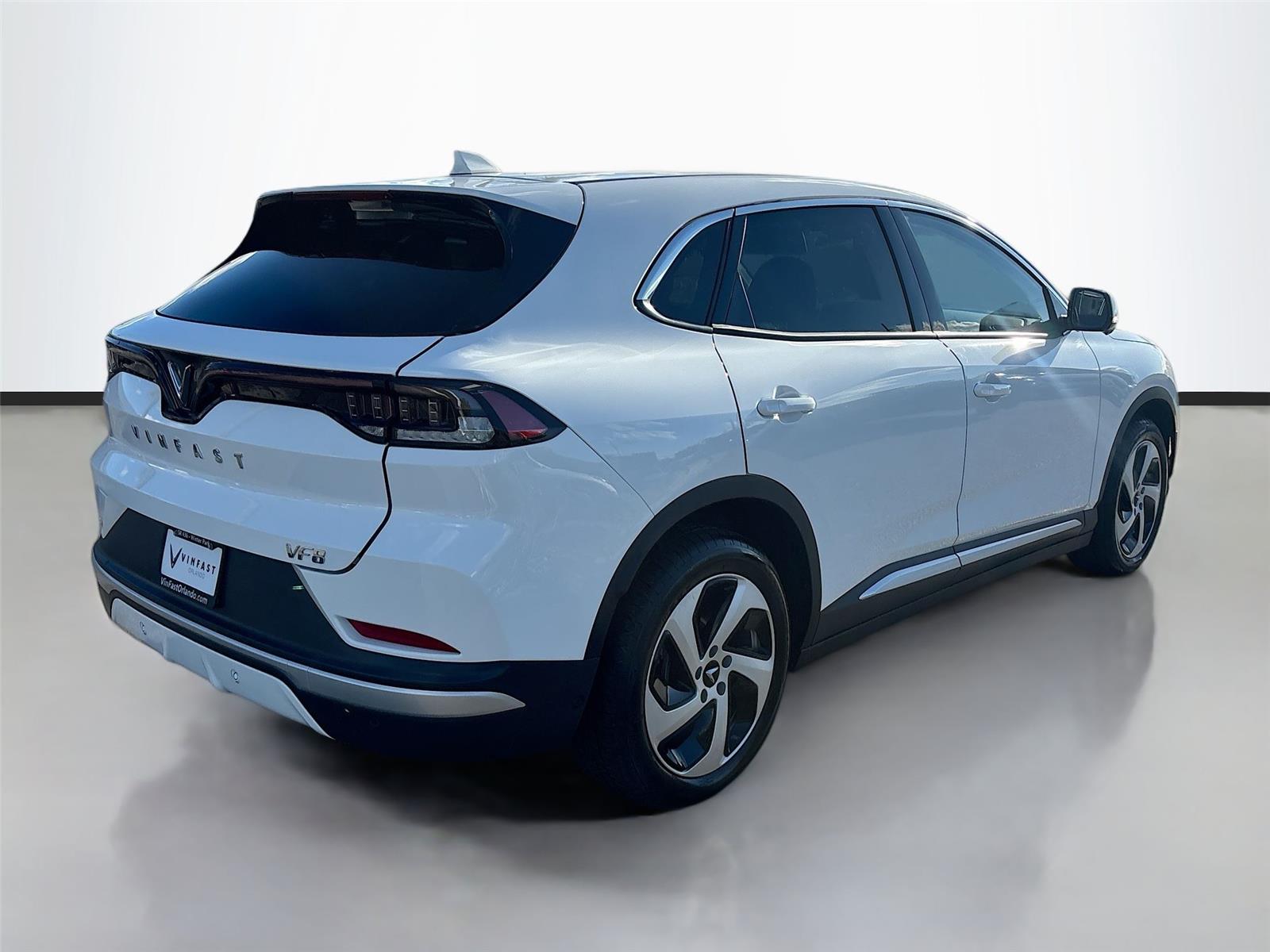 2025 VinFast VF 8 Eco