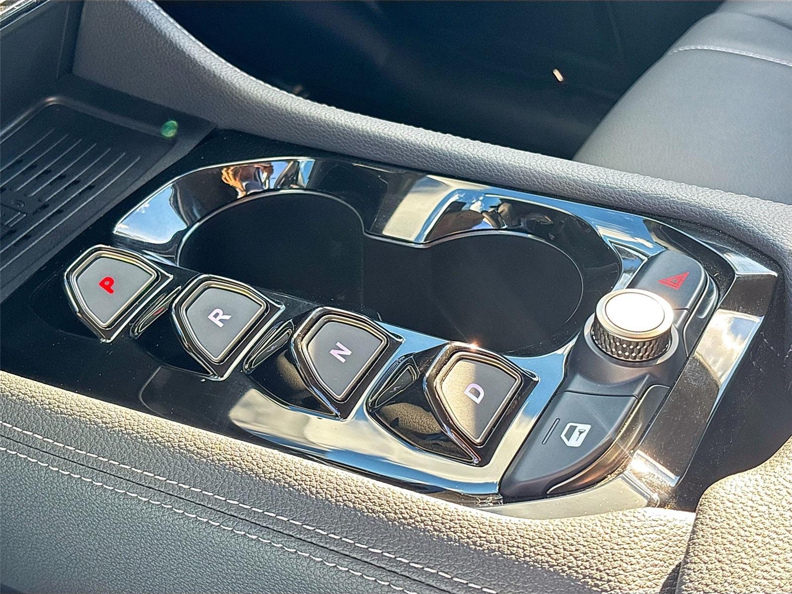 2025 VinFast VF 8 Eco