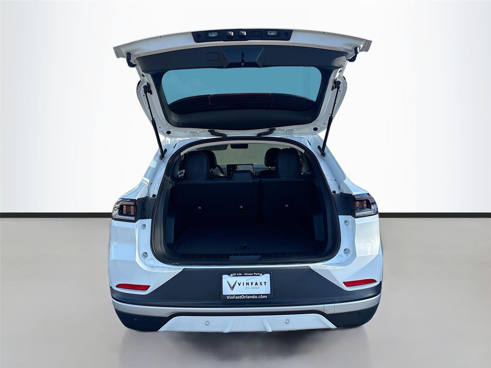 2025 VinFast VF 8 Eco