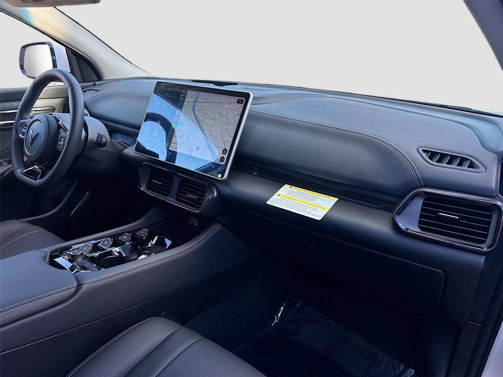 2025 VinFast VF 8 Eco