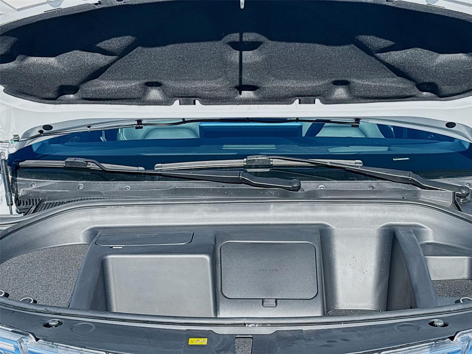 2025 VinFast VF 8 Eco