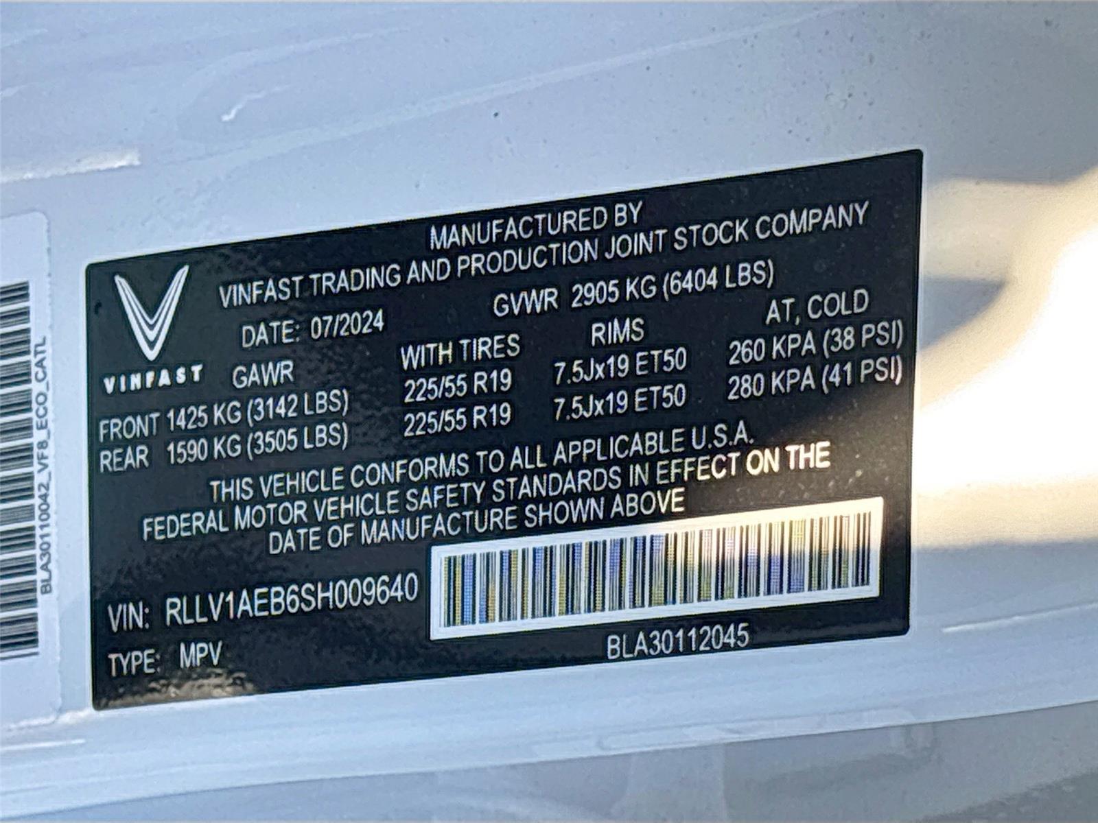 2025 VinFast VF 8 Eco