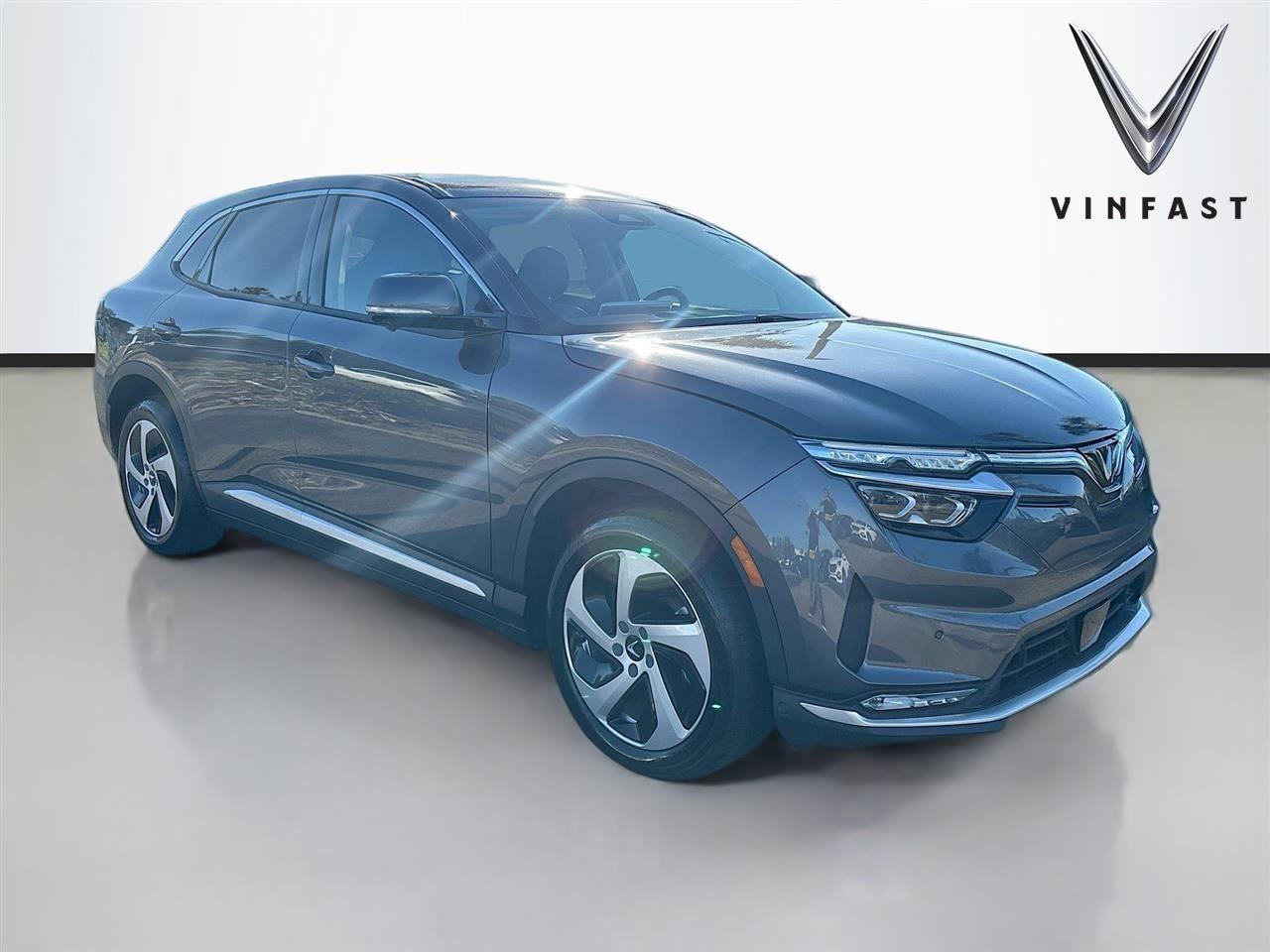 2025 VinFast VF 8 Eco