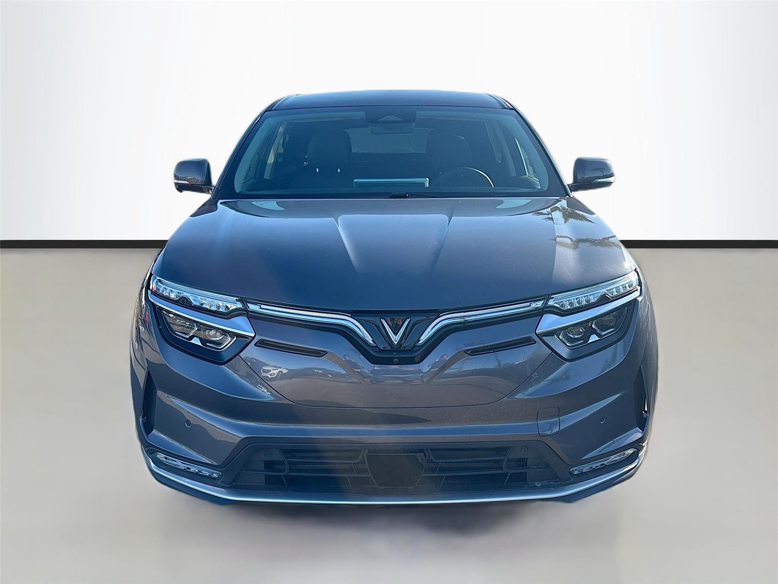 2025 VinFast VF 8 Eco