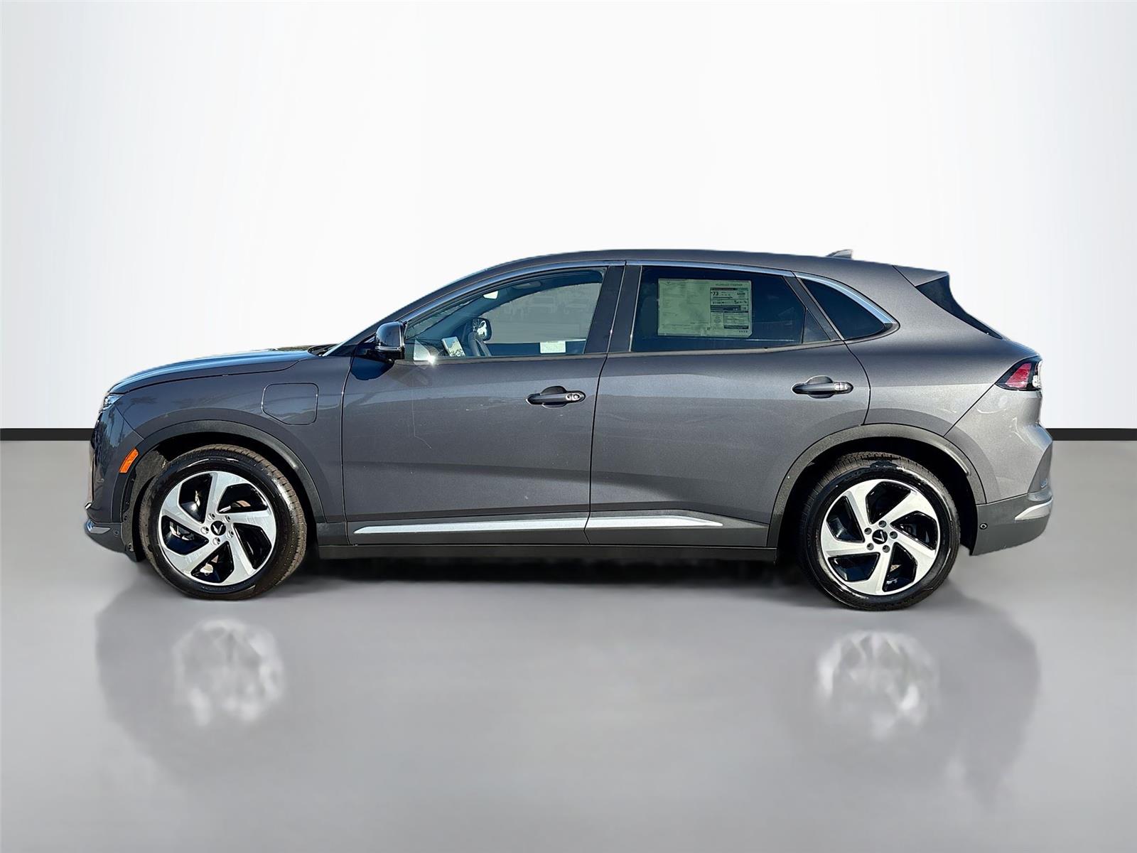 2025 VinFast VF 8 Eco