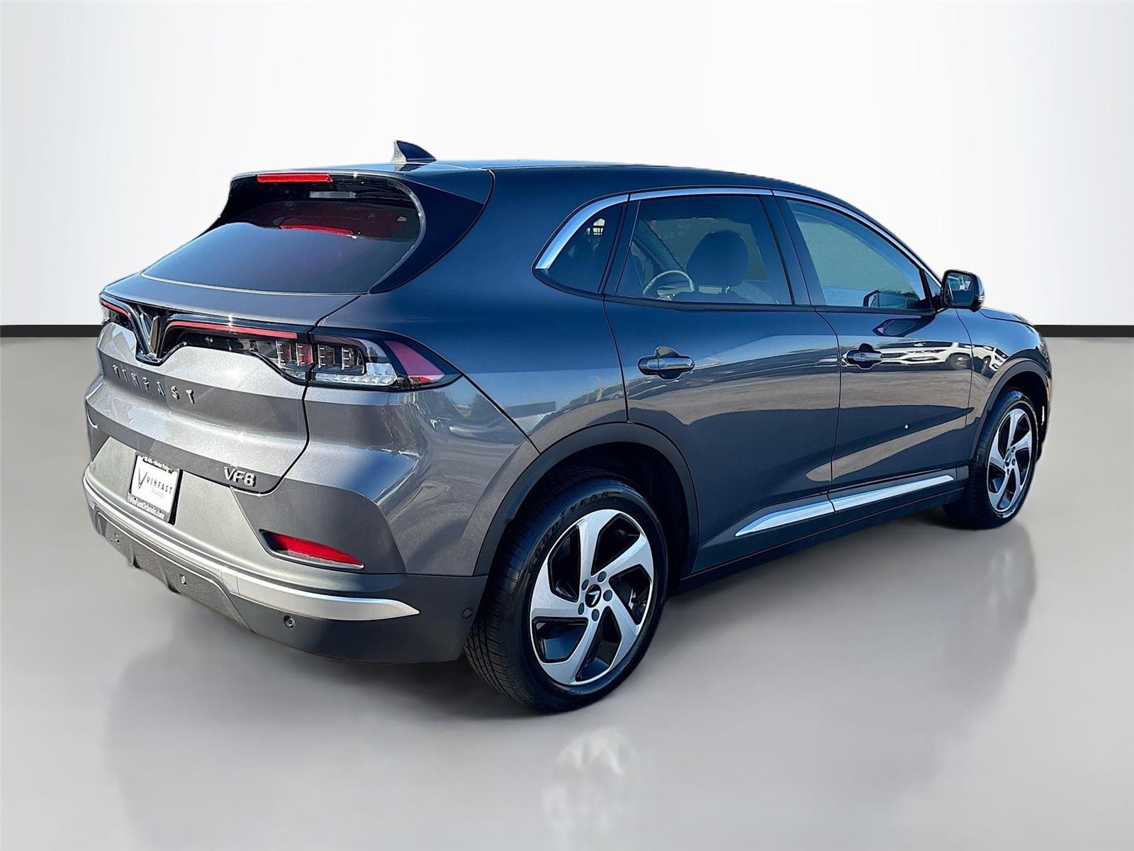 2025 VinFast VF 8 Eco