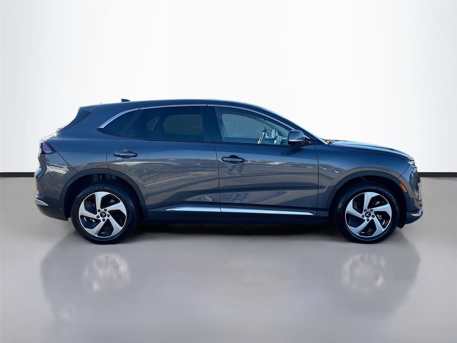2025 VinFast VF 8 Eco