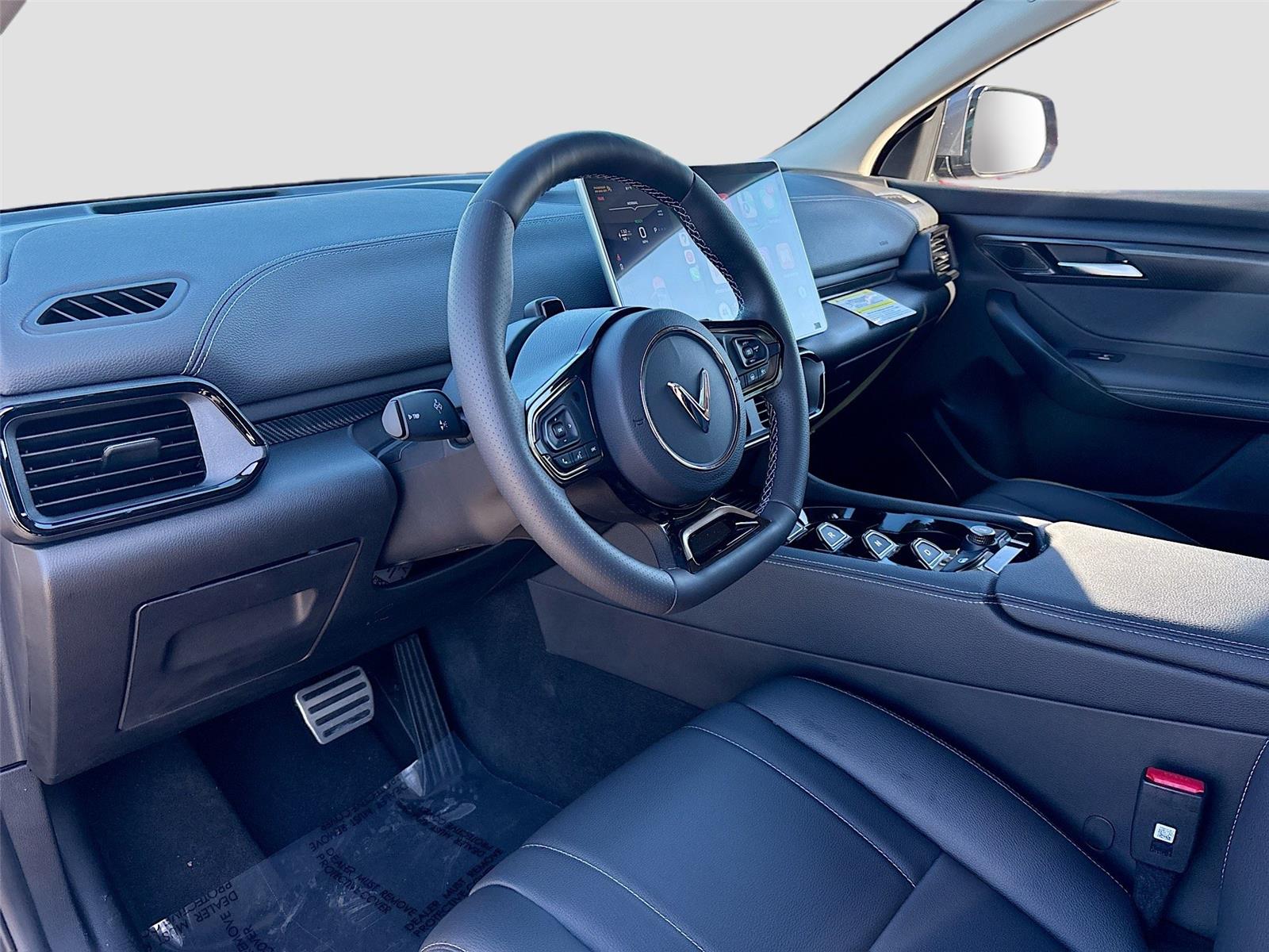 2025 VinFast VF 8 Eco