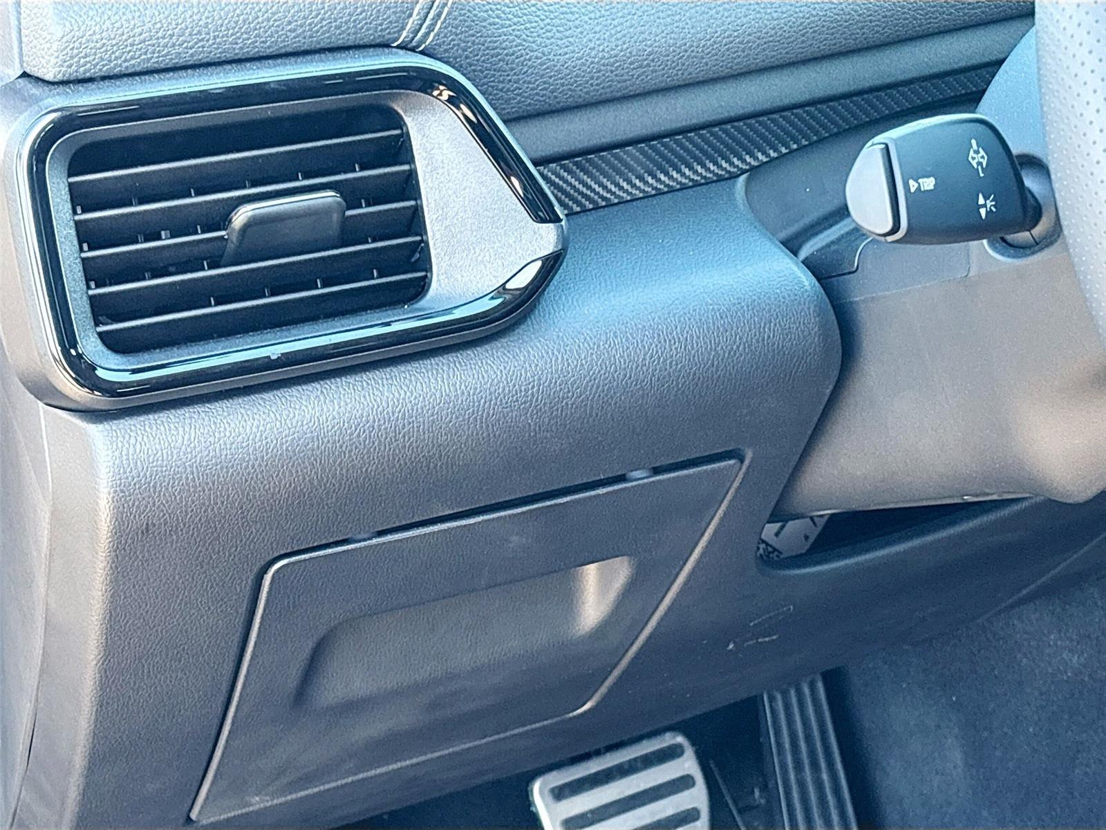 2025 VinFast VF 8 Eco