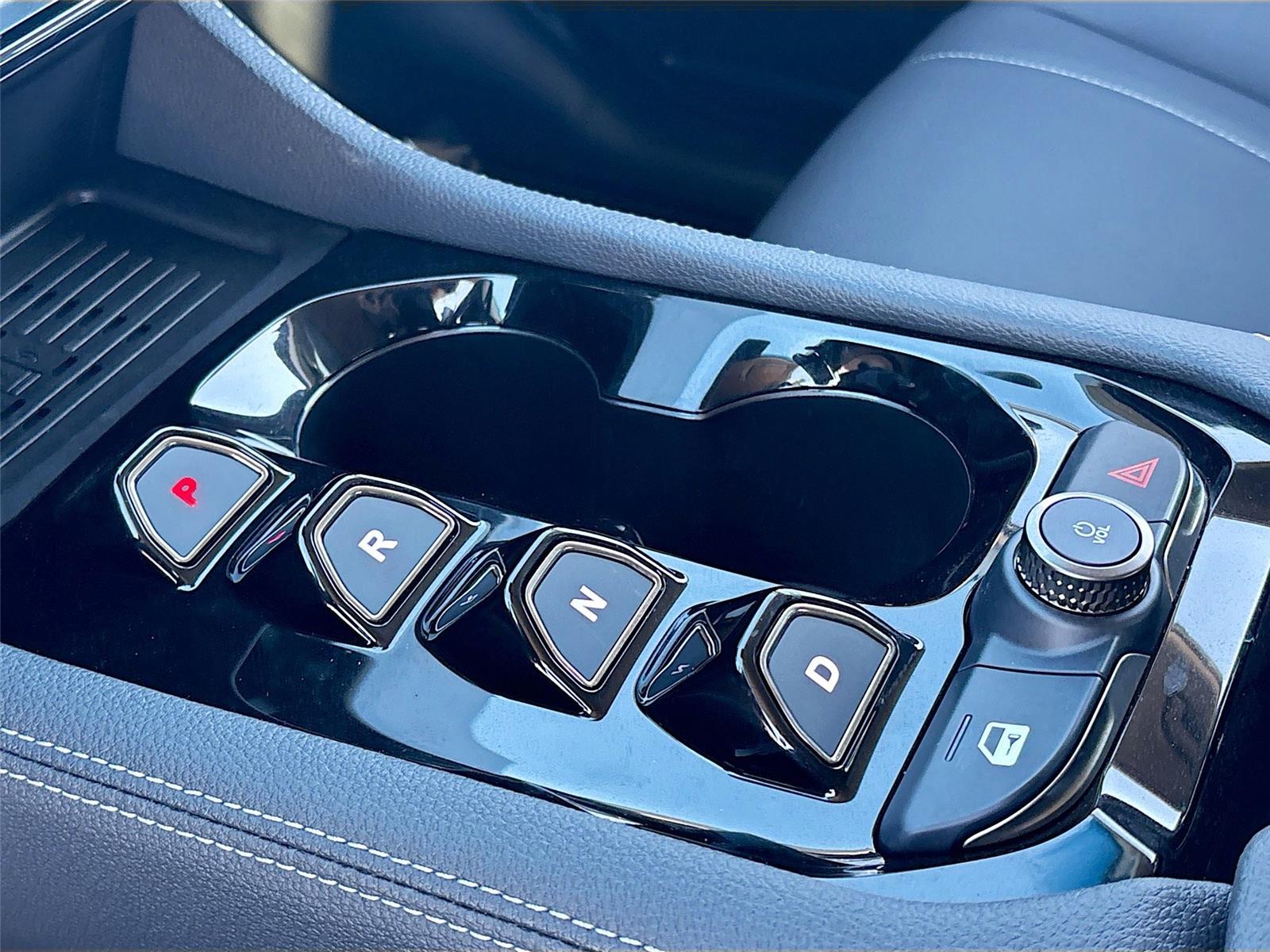 2025 VinFast VF 8 Eco