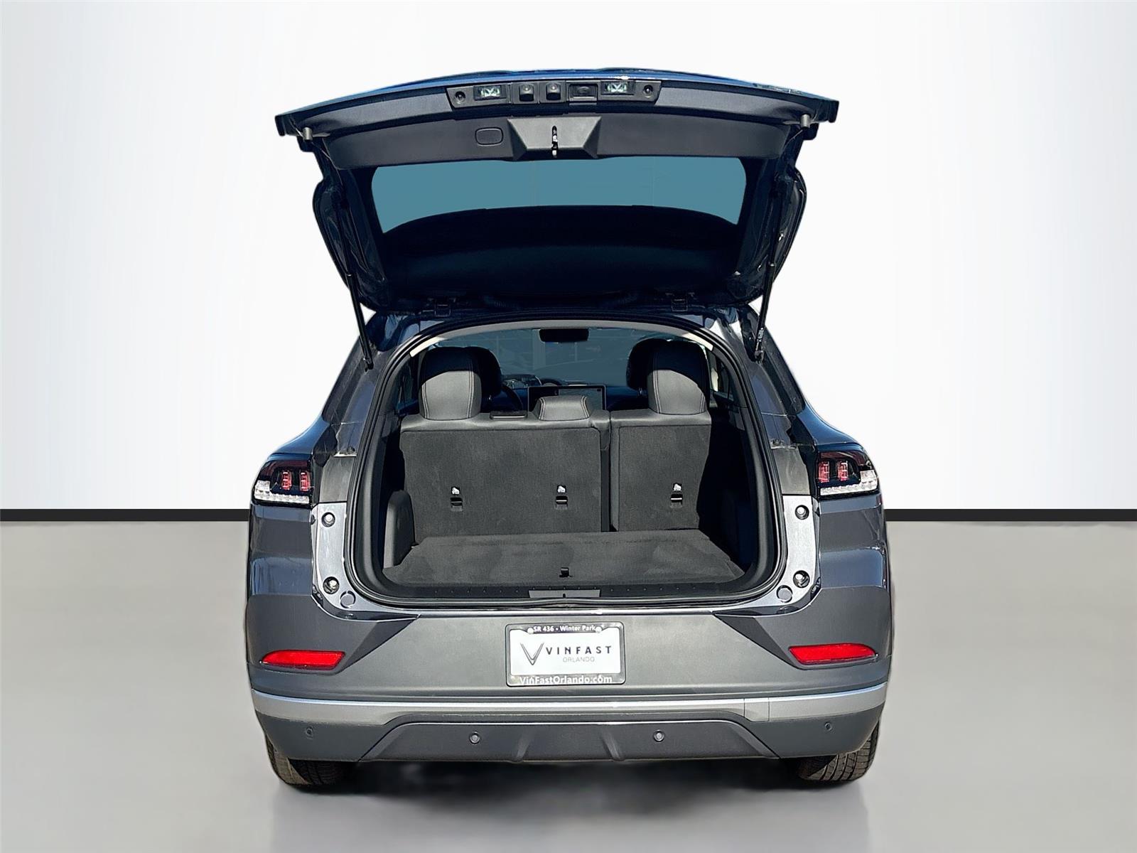 2025 VinFast VF 8 Eco