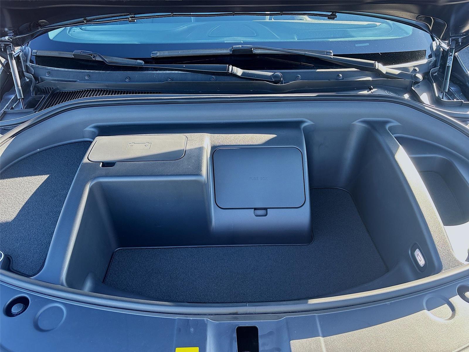 2025 VinFast VF 8 Eco