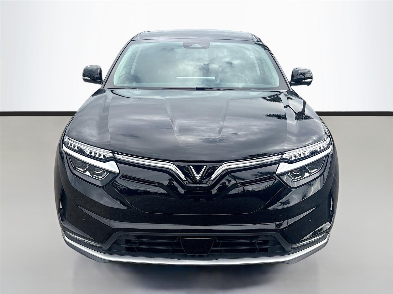 2025 VinFast VF 8 Eco
