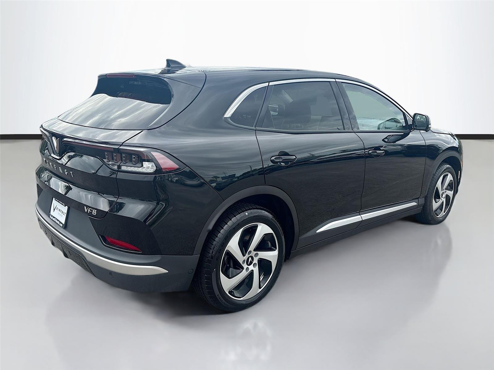 2025 VinFast VF 8 Eco