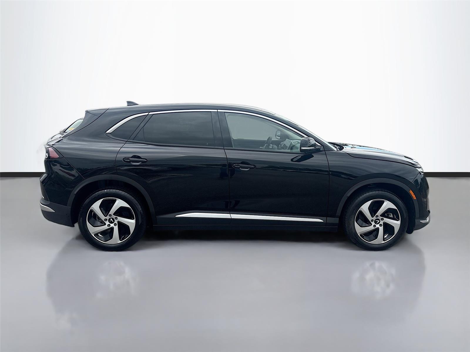 2025 VinFast VF 8 Eco
