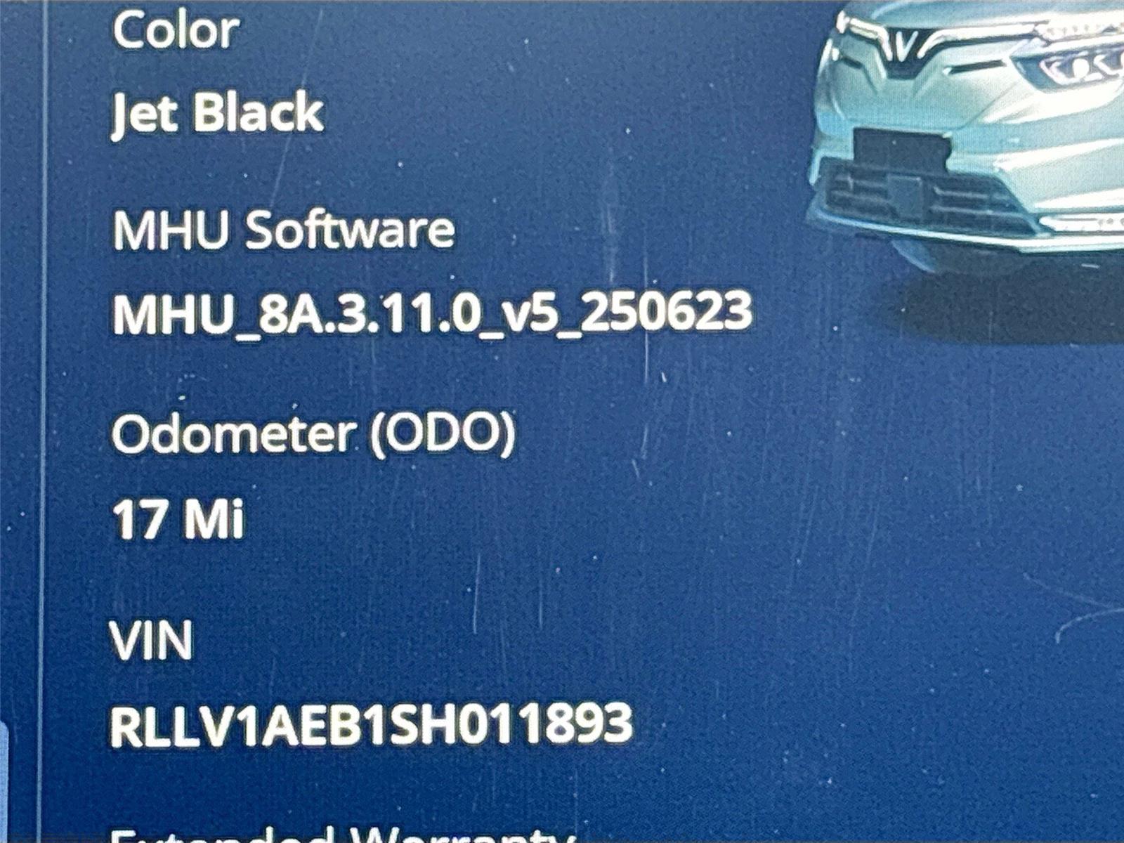 2025 VinFast VF 8 Eco