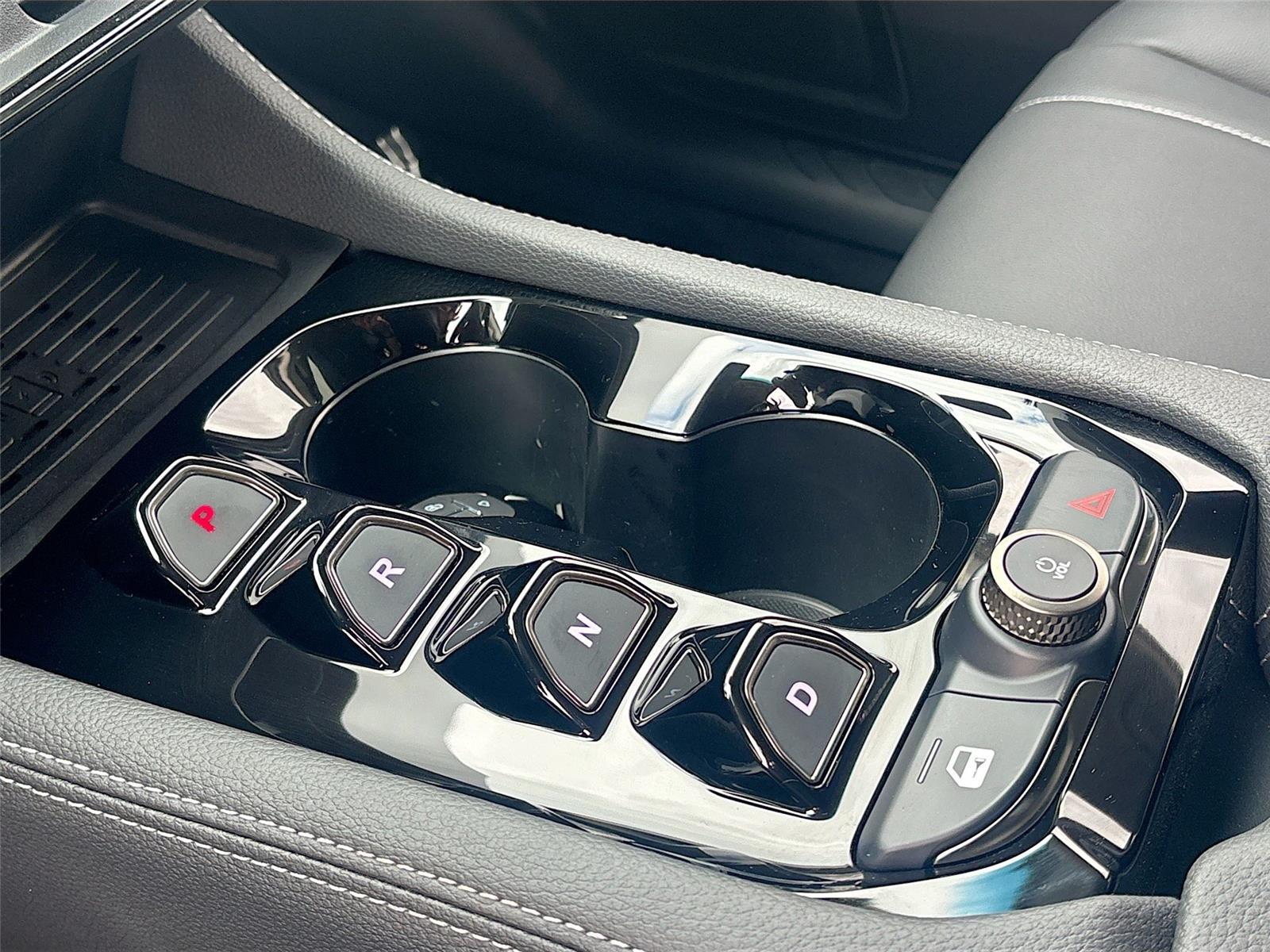 2025 VinFast VF 8 Eco