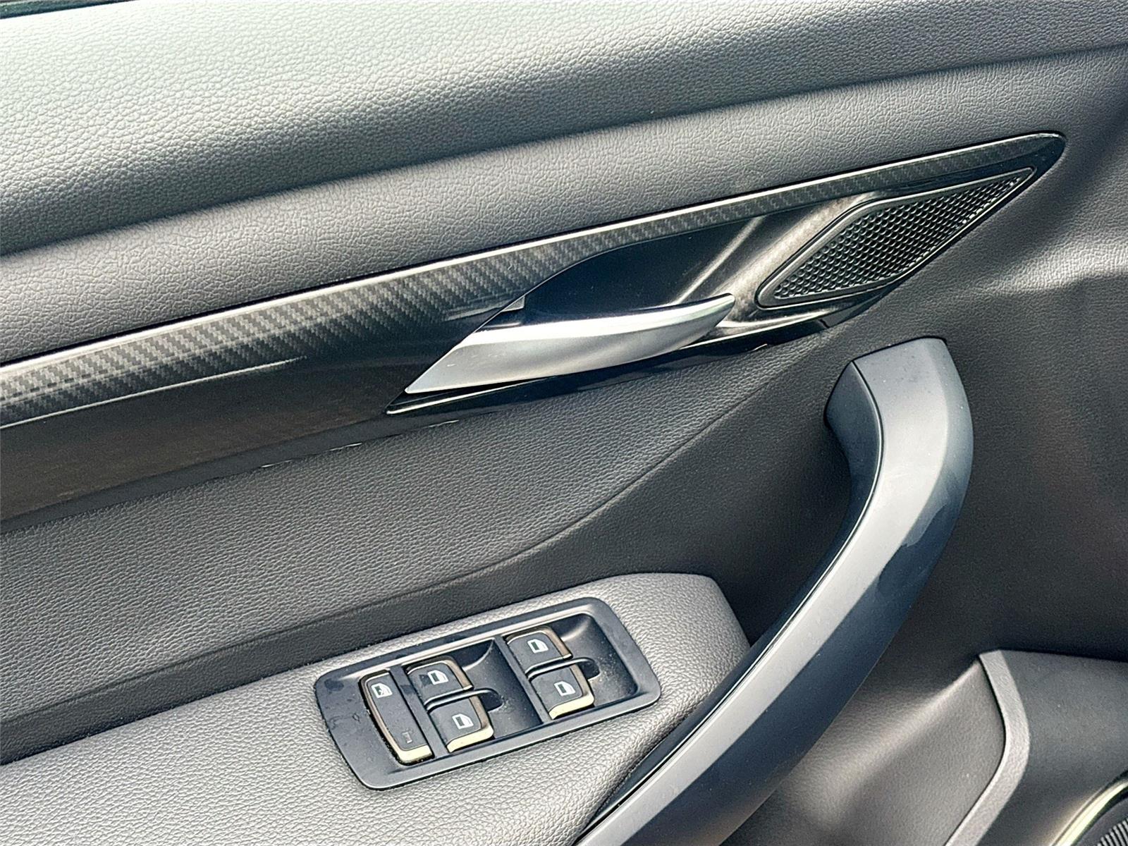 2025 VinFast VF 8 Eco