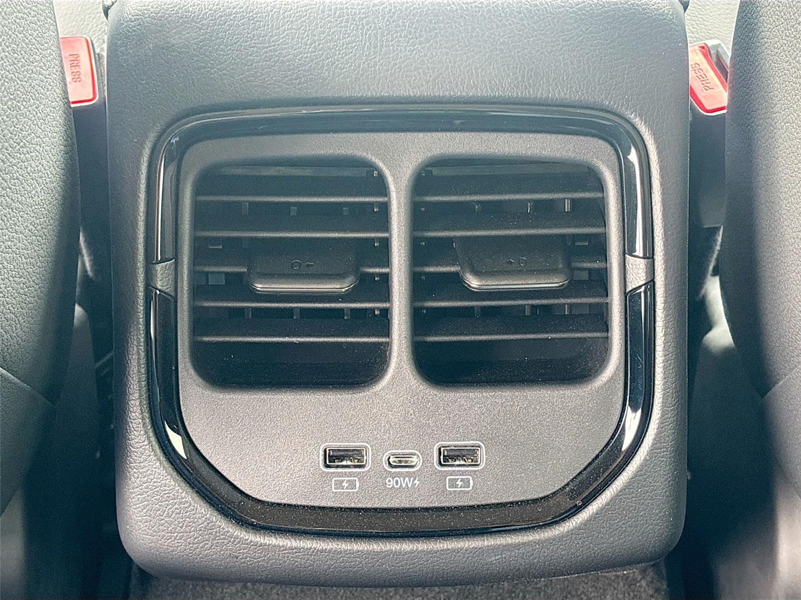 2025 VinFast VF 8 Eco