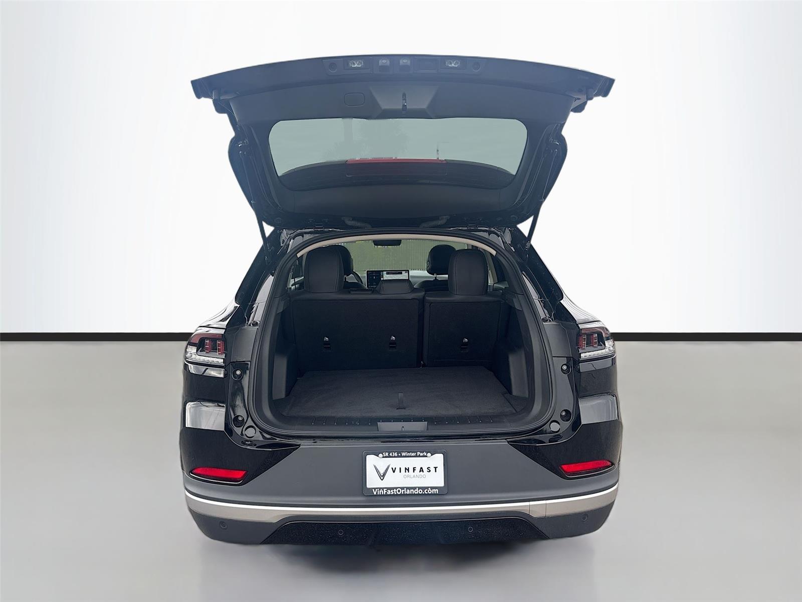 2025 VinFast VF 8 Eco