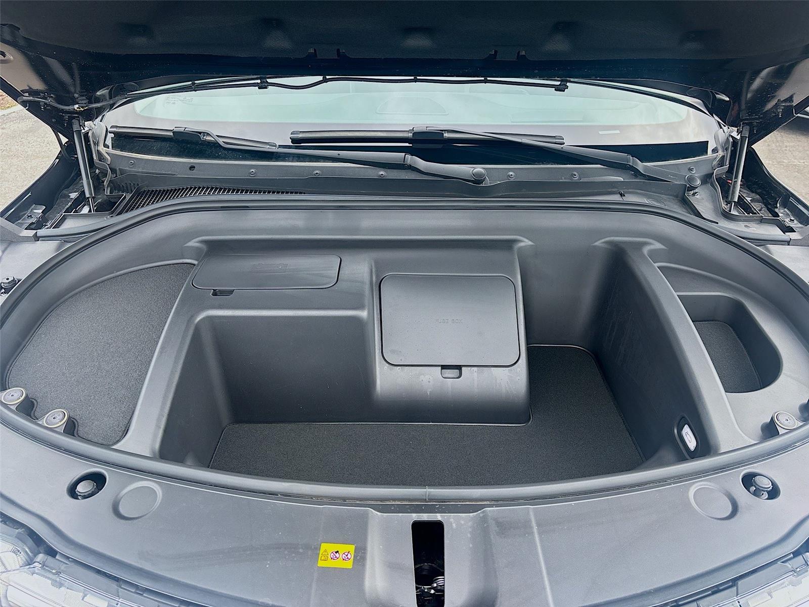 2025 VinFast VF 8 Eco