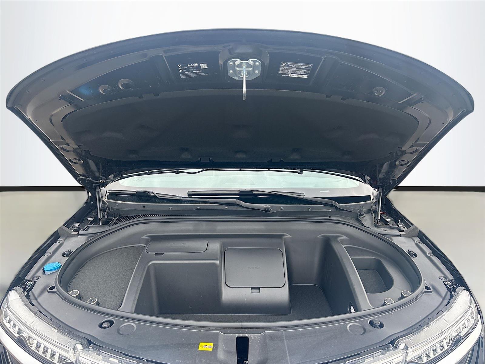 2025 VinFast VF 8 Eco