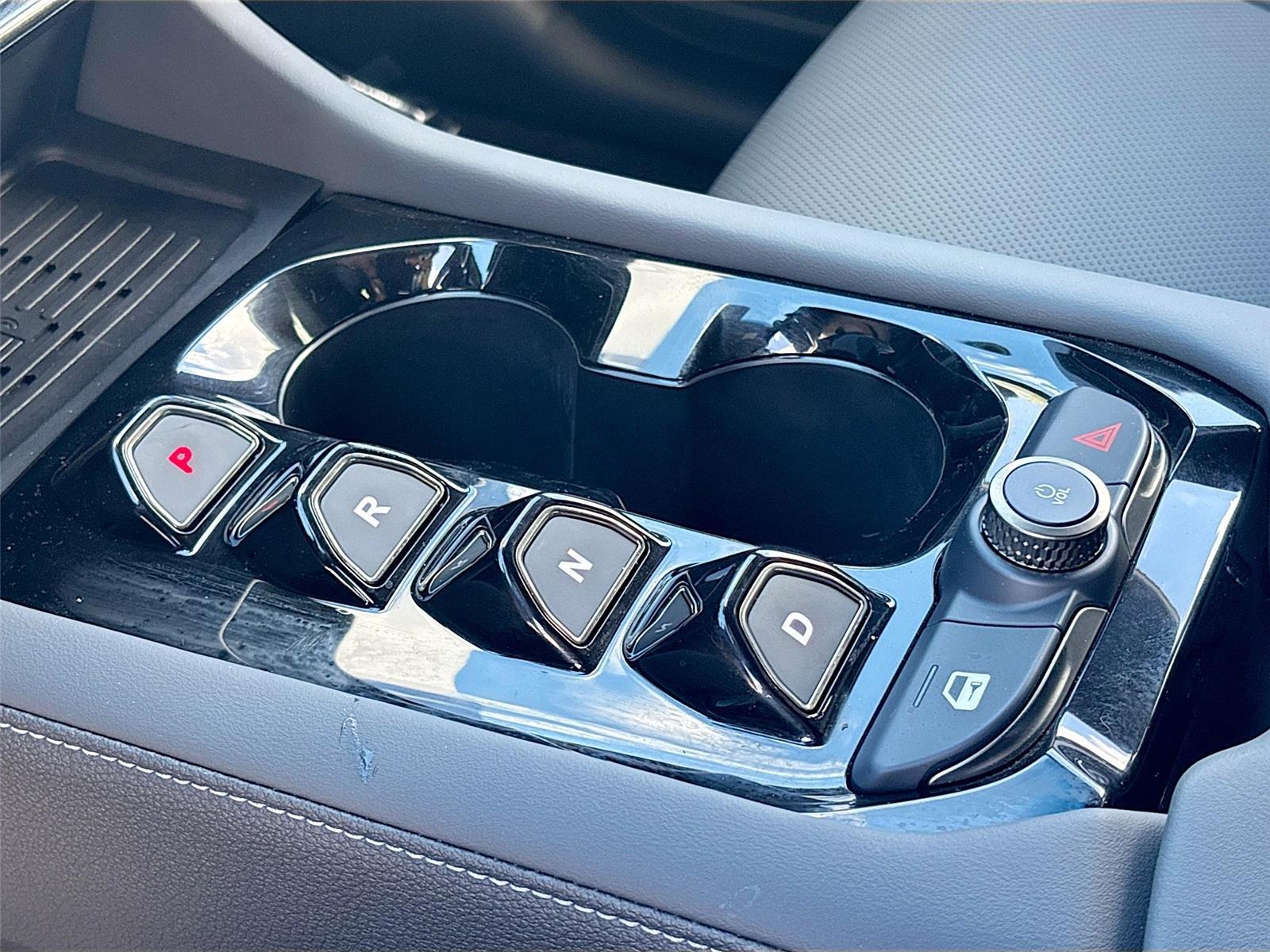 2025 VinFast VF 8 Plus