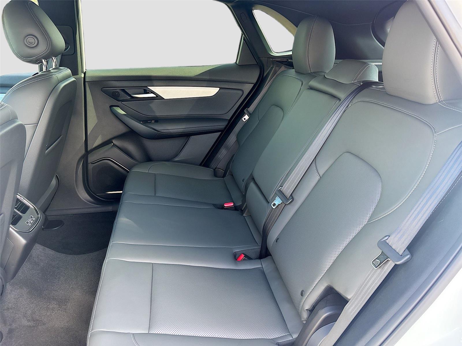 2025 VinFast VF 8 Plus