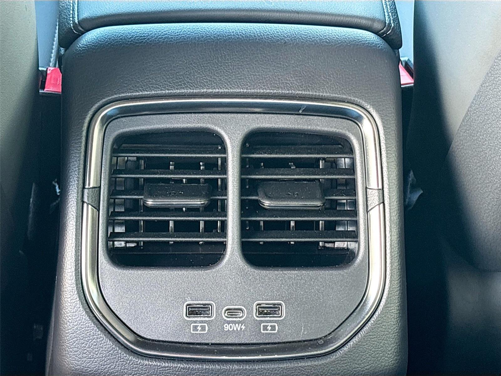 2025 VinFast VF 8 Plus