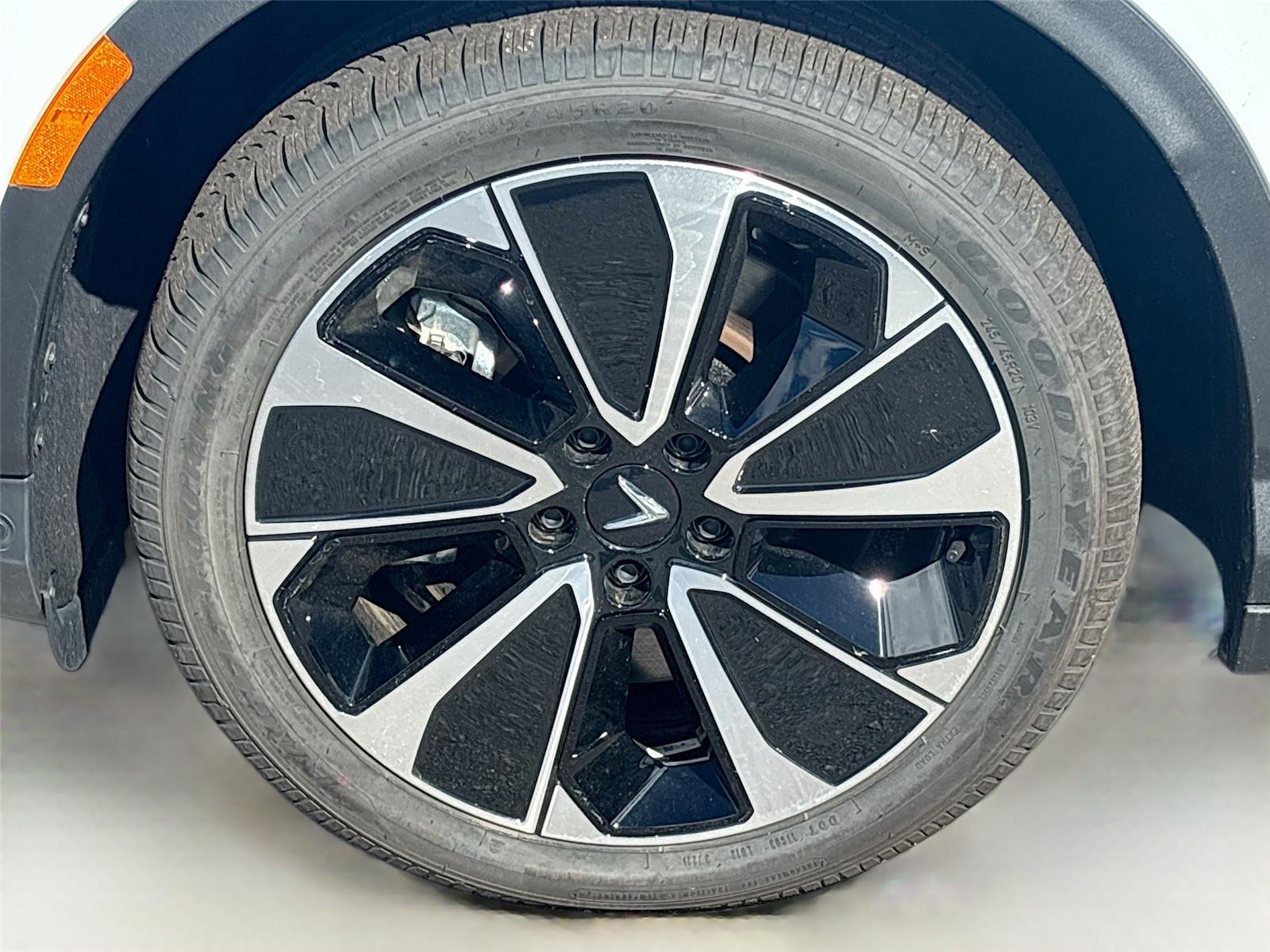 2025 VinFast VF 8 Plus