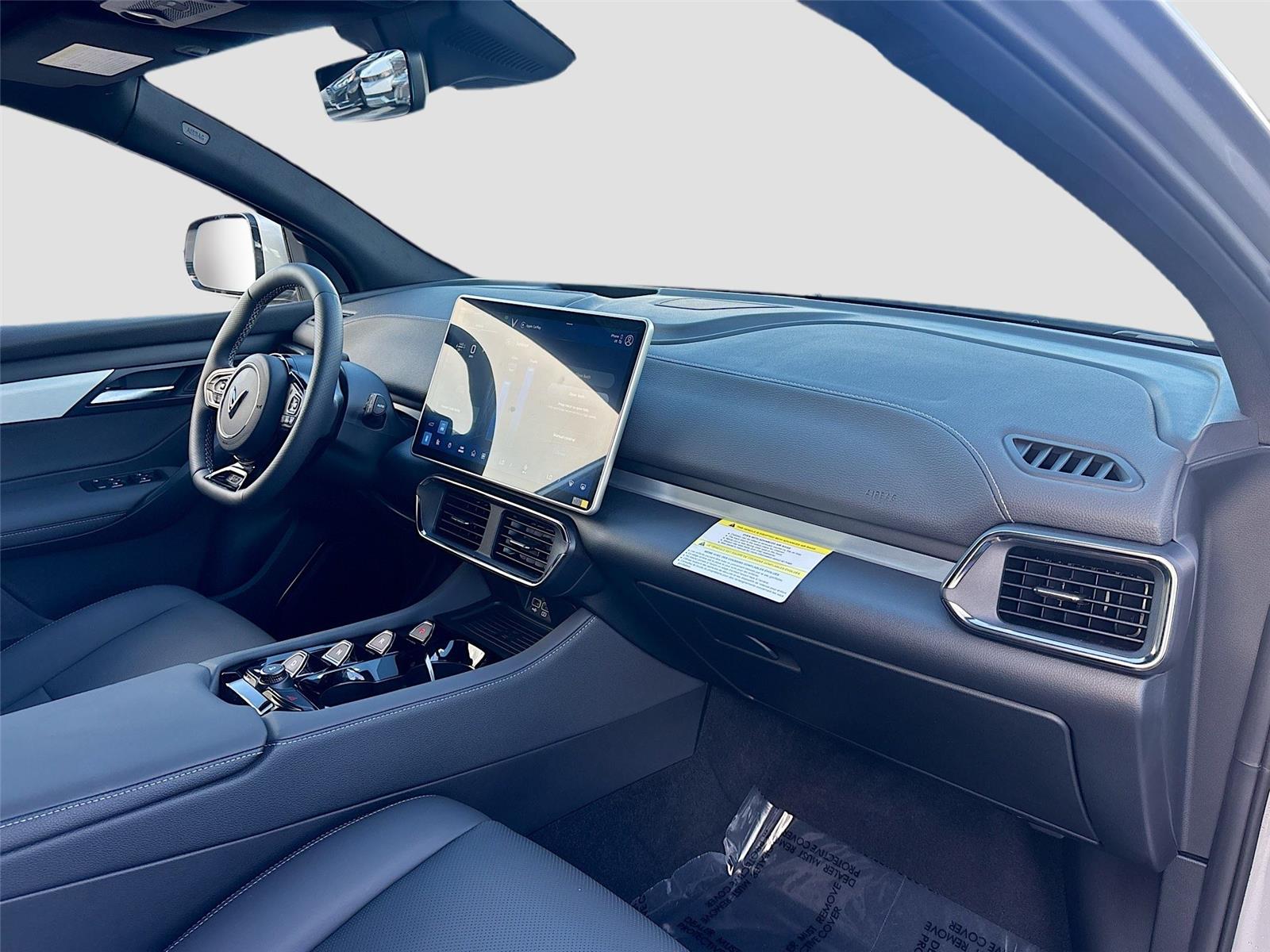 2025 VinFast VF 8 Plus