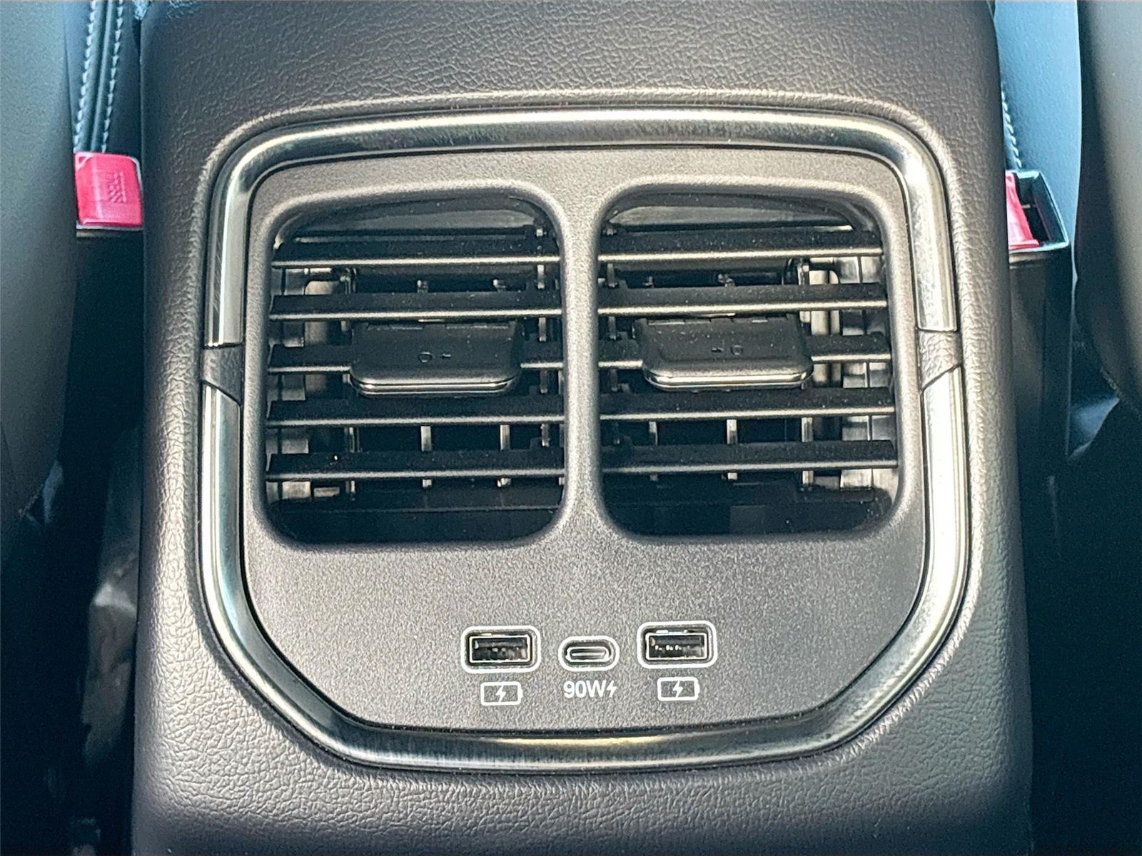 2025 VinFast VF 8 Plus