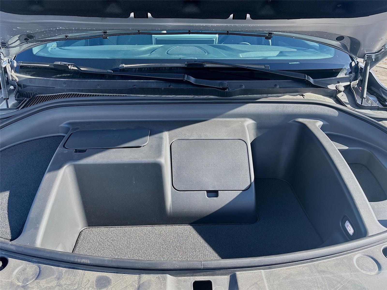 2025 VinFast VF 8 Plus