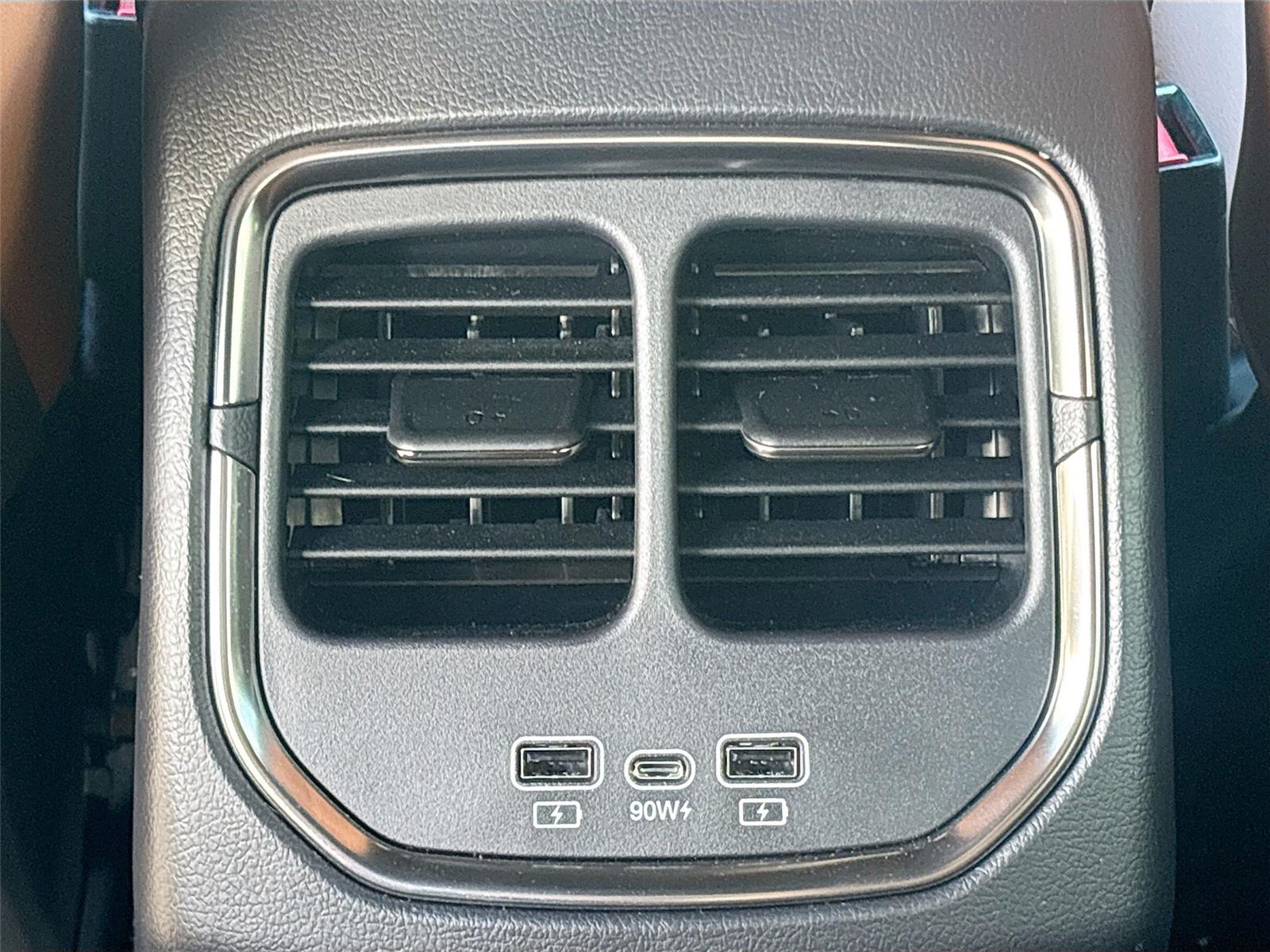 2025 VinFast VF 8 Plus