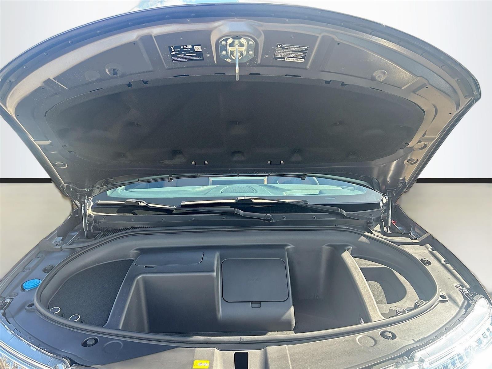 2025 VinFast VF 8 Plus