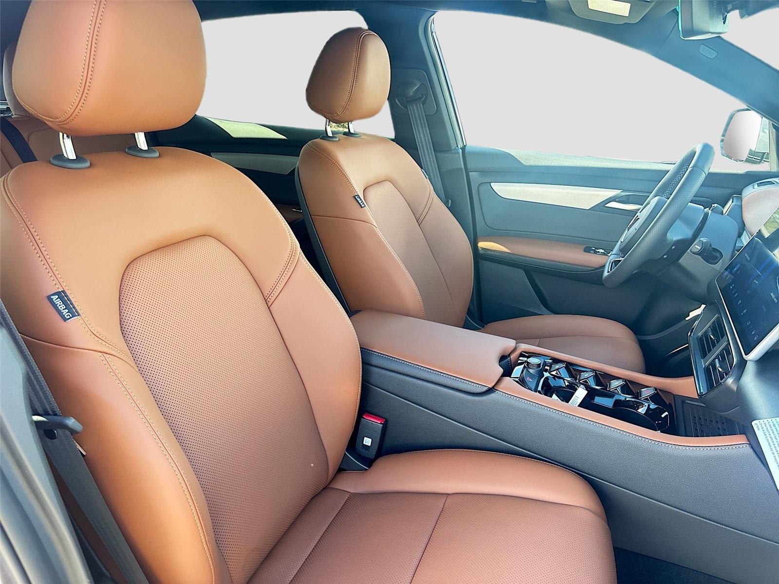 2025 VinFast VF 8 Plus