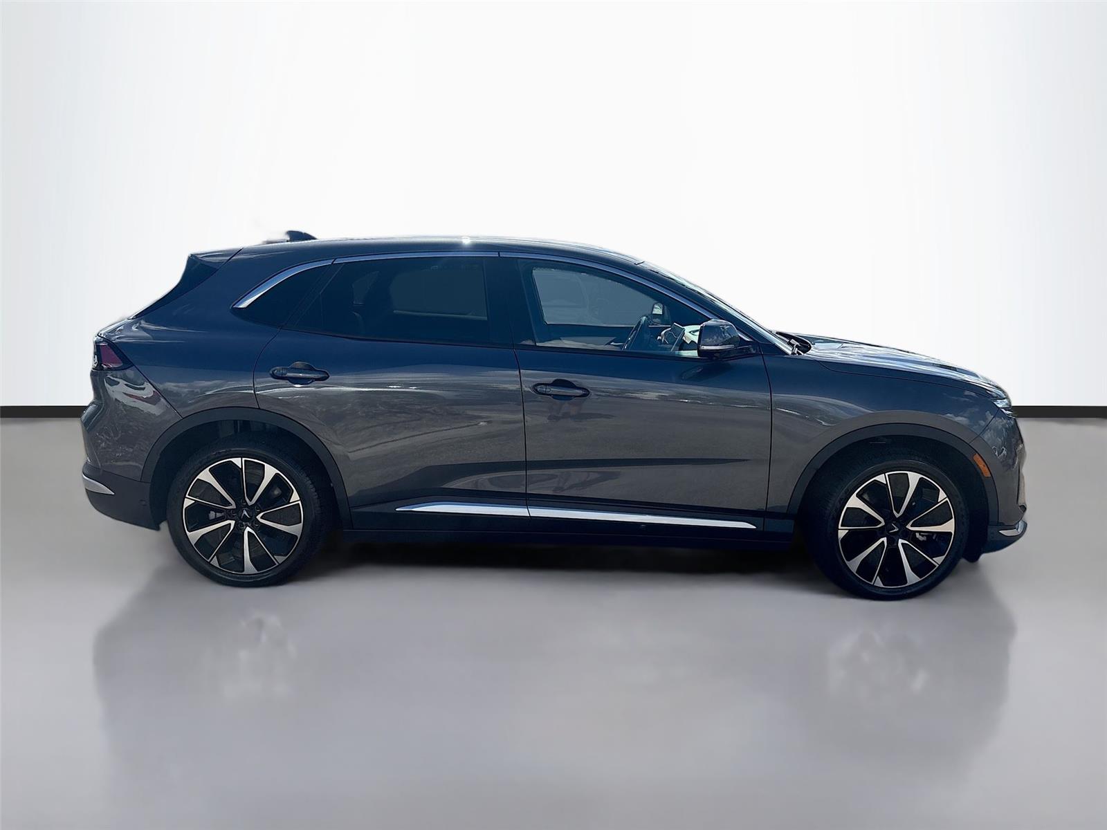 2025 VinFast VF 8 Plus