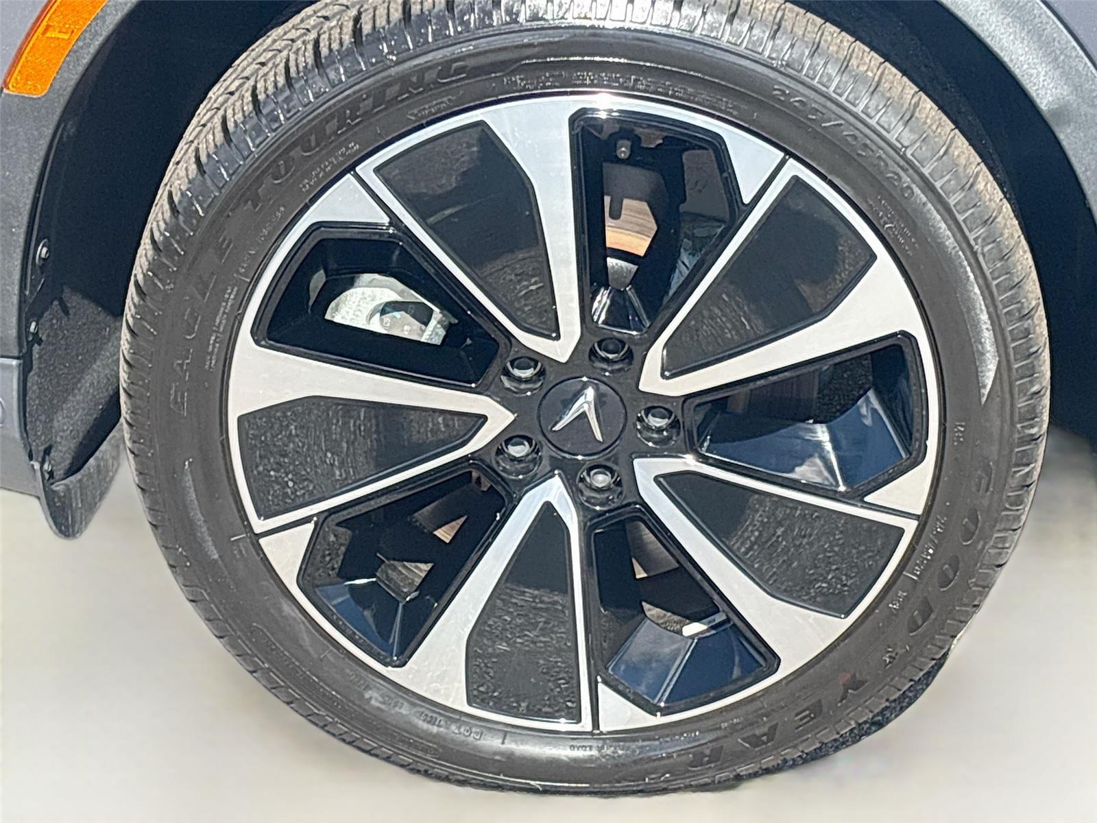 2025 VinFast VF 8 Plus