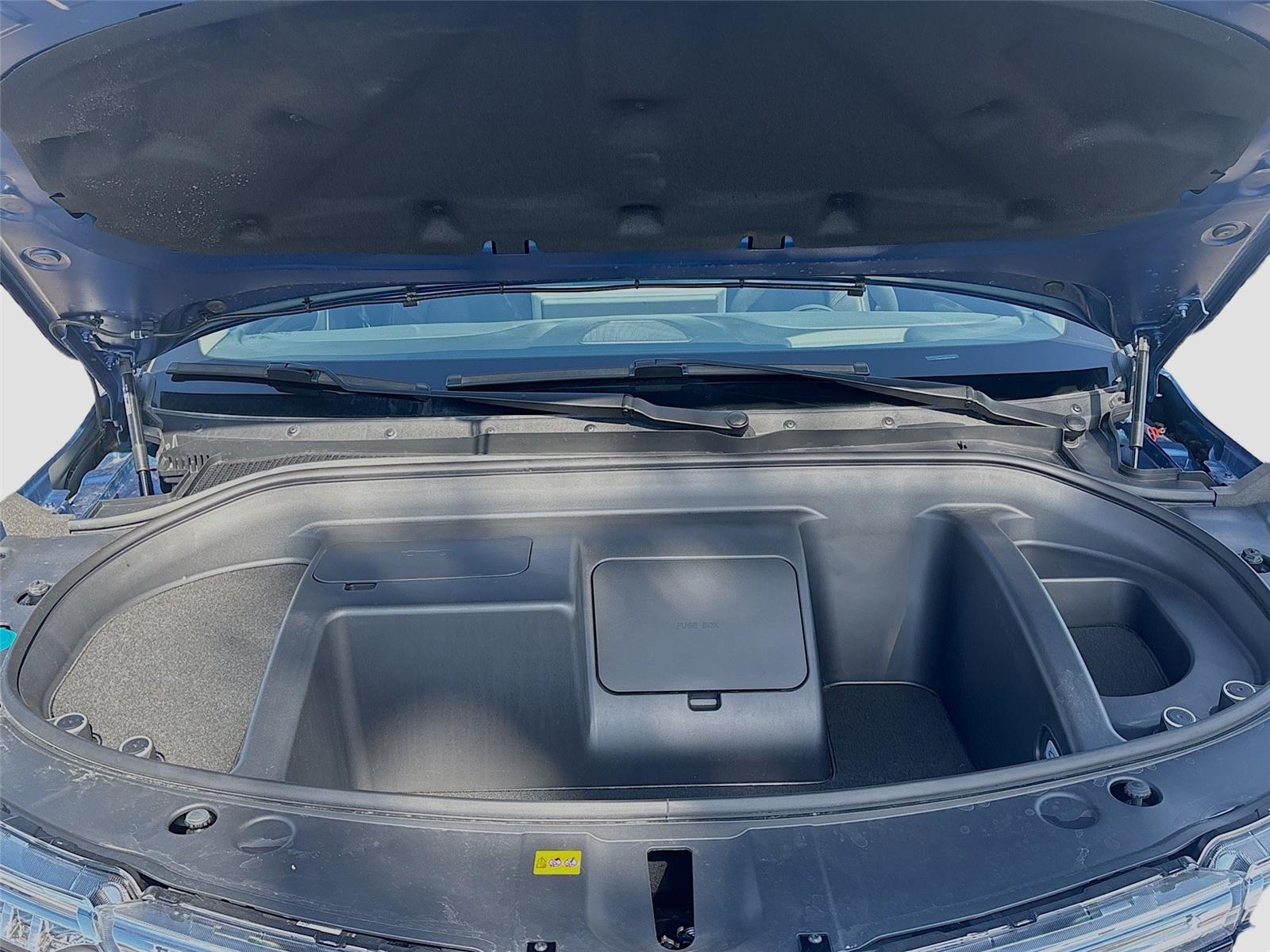 2025 VinFast VF 8 Eco