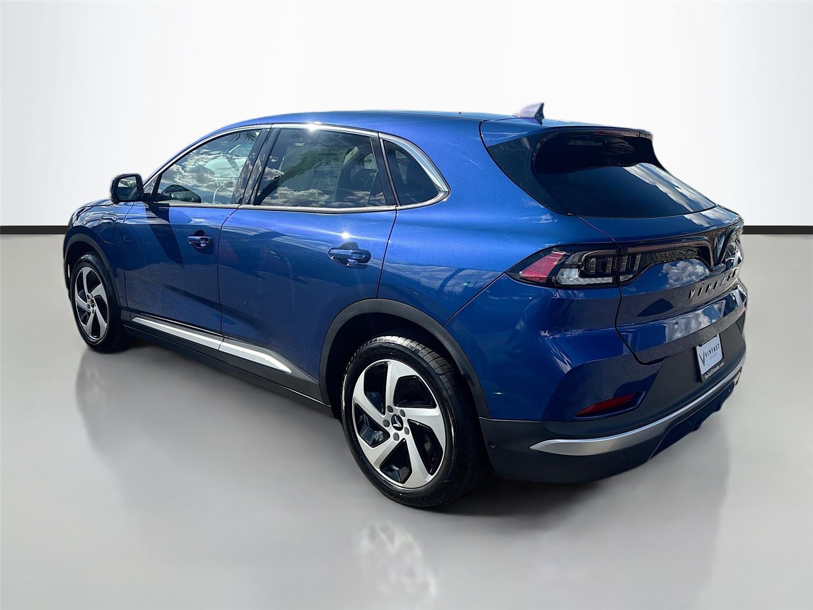 2025 VinFast VF 8 Eco